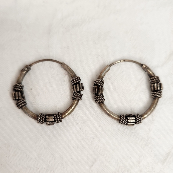 Vintage 90s Silver Hoop earrings - Picture 12 of 13